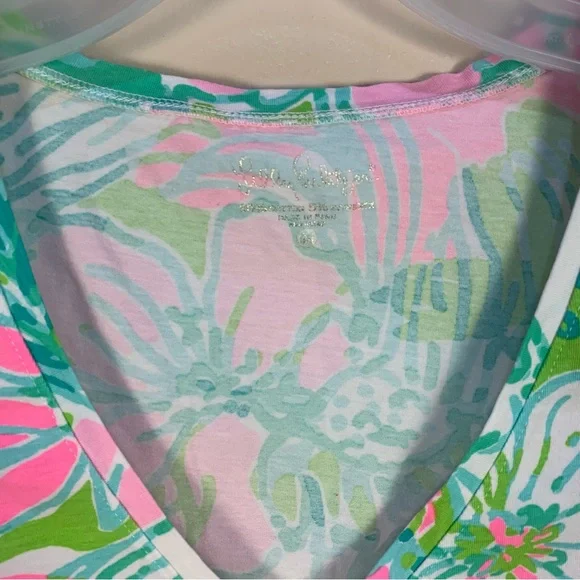 Lily Pulitzer Michele Flamingo Don’t Give a Cluck Pink Print V Neck T Shirt - Picture 3 of 12